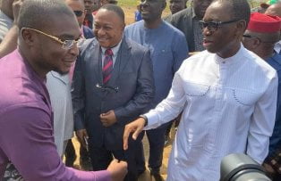 Delta State Governor, Senator Ifeanyi Okowa (right) receiving compliments from the founder Oghenero Alakpodia Foundation, Mr. Oghenero Alakpodia (l) during the commissioning of projects in Delta State University, Oleh Campus, as DELSU VC, Professor Andy Egwunyenga (m) looks on.