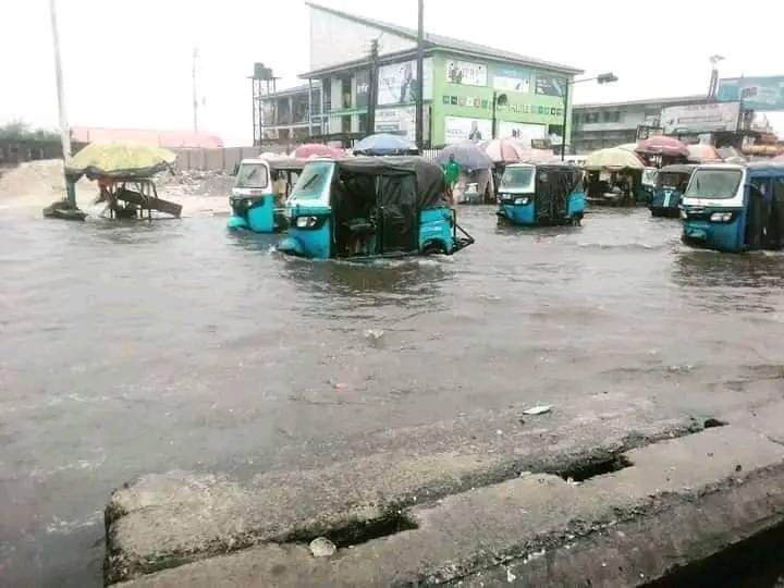 Warri Residents Lament Bad Roads, Seek Okowa's Intervention