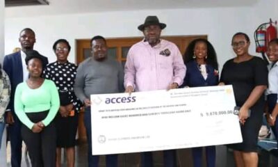 Seriake Dickson Gives Grants To 90 Bayelsa Students