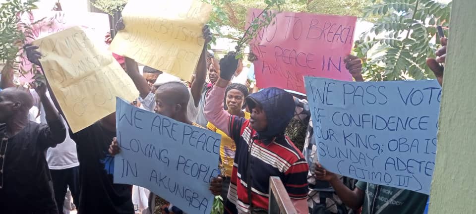 Ondo: Protesters Condemn Alleged Plot To Remove Monarch