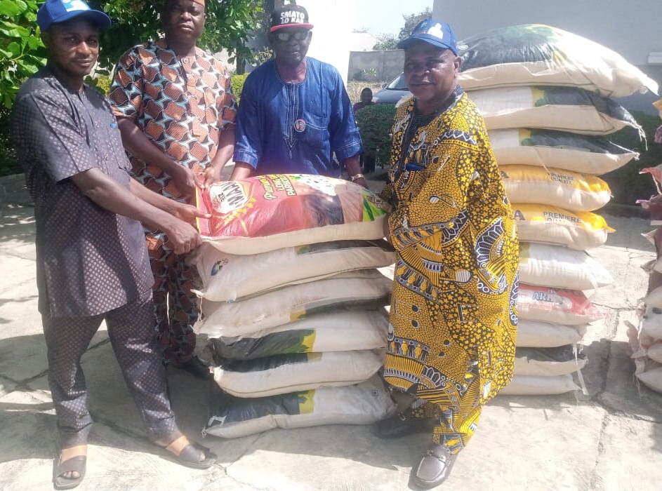 Oyo Commissioner Distributes Bags Of Rice Across Wards In Surulere/Ogo-Oluwa, Empowers 120 Constituents