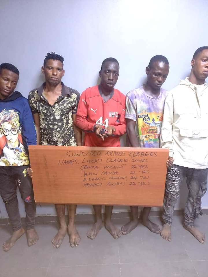Fleeing 'Robber' Loses Wrist As Police Arrest Five 'Accomplices' In Lagos