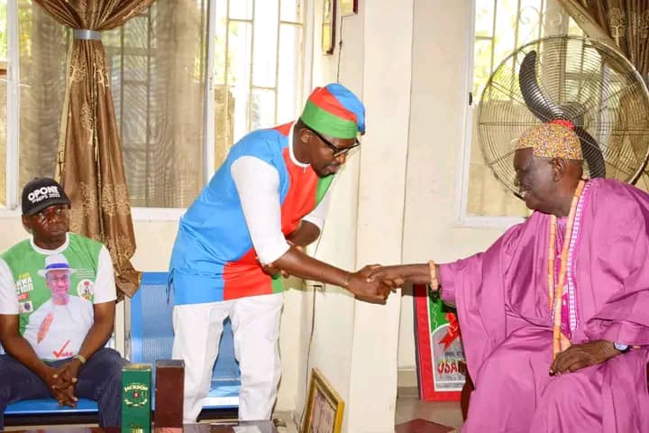 Delta 2023: Osanebi visits Ezhie Of Ezhionum, Receives Royal Blessings