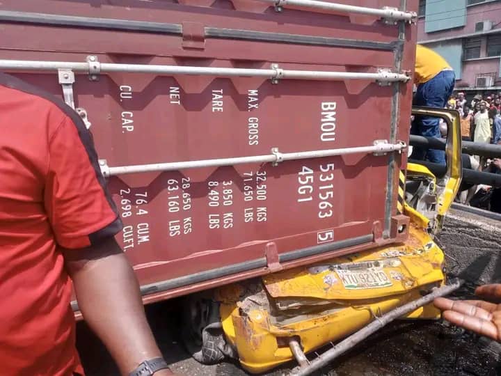 Truck Falls On Bus In Lagos, Kills Nine