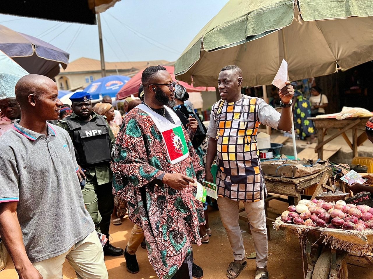 2023: Adeyeri Storms Akungba, Supare Markets, Seeks Support