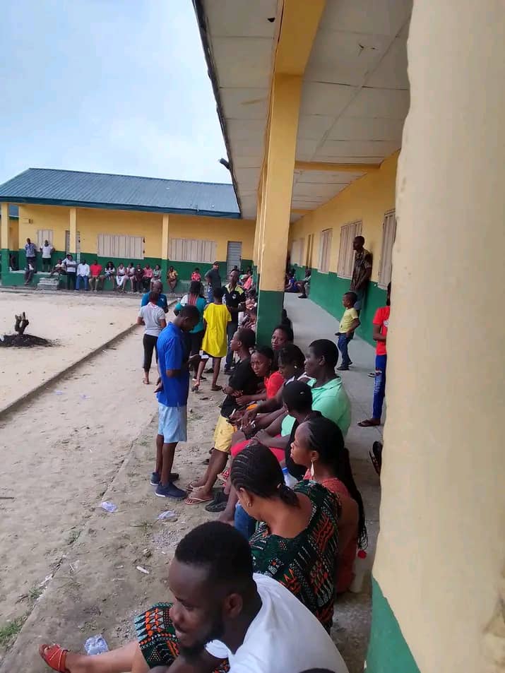 2023: Warri South Voters Stranded, INEC Officials Absent