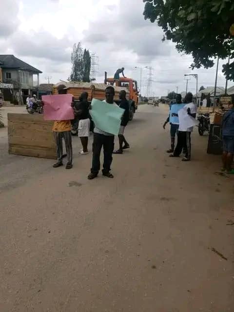 Oghara Residents Protest Against Poor Electricity Supply