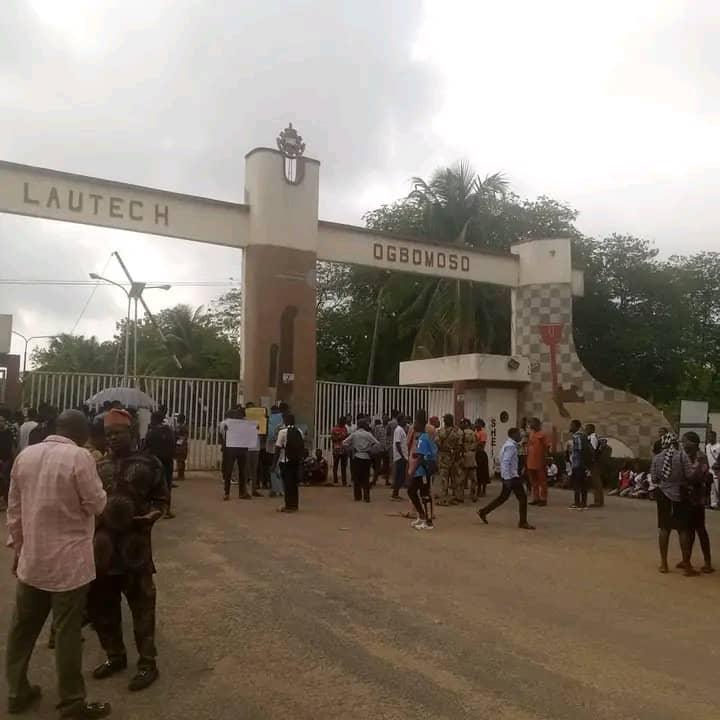 LAUTECH Bans Students From Driving Their Cars Into Campus