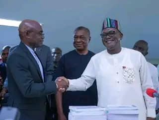 JUST IN: Ortom Hands Over To Benue Gov-elect, Rev. Alia