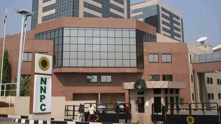 BREAKING: Finally, Subsidy Removed As NNPC Sells Petrol N537/Litre In Abuja