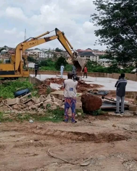 Oyo Govt. Demolishes Illegal Structures At Olunloyo GRA