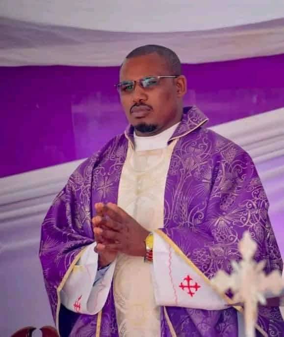 Catholic Priest, Kamamia, Dies in Auto Crash