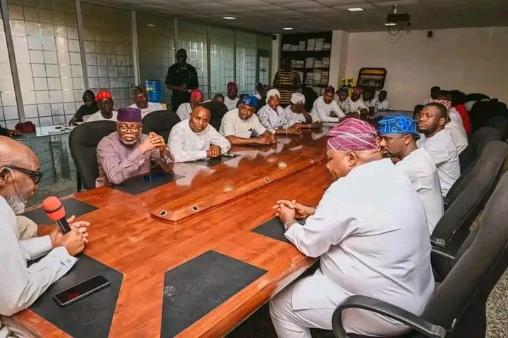 Gov. Akeredolu Returns From Medical Vacation, Meets Stakeholders