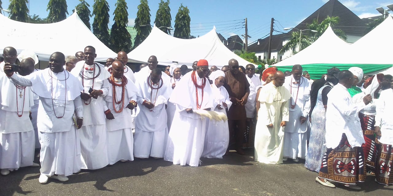 Abe 1 Lauds, Appreciates Uvwie Clergymen For Their Prayers