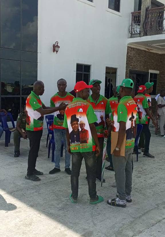 Group For The Re-election Of Diri/Law, Distribute Souvenirs To Supporters