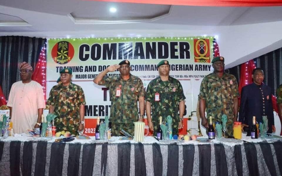 Award: Nigerians Army Rewards 35 Officers For Academic Excellence