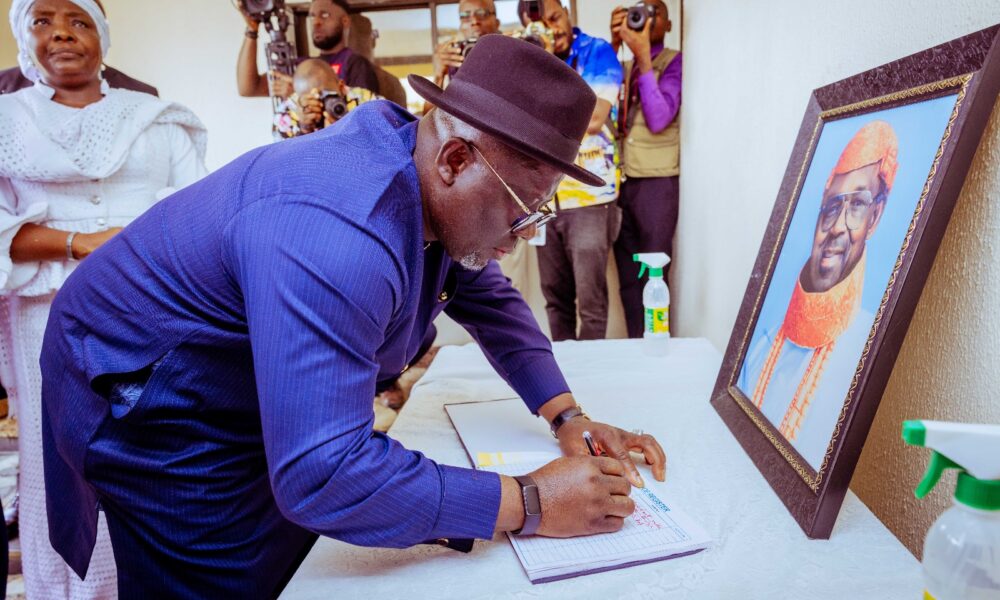 Oborevwori Visits Asagba's Family, Condoles Asaba People