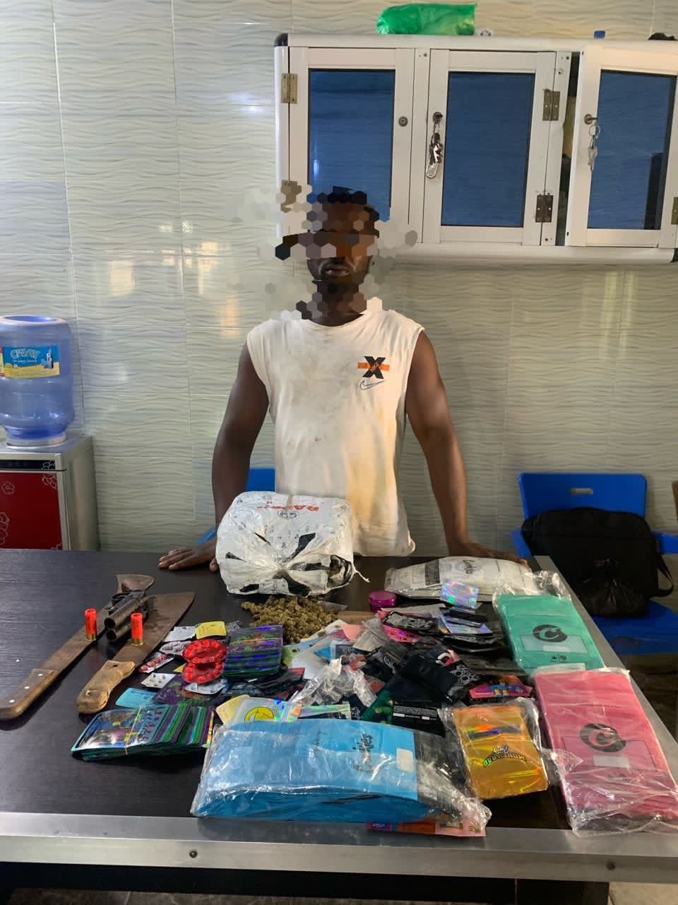 Police Arrest Suspected Robber In Ughelli, Recover Locally Made Double Barrel Pistol