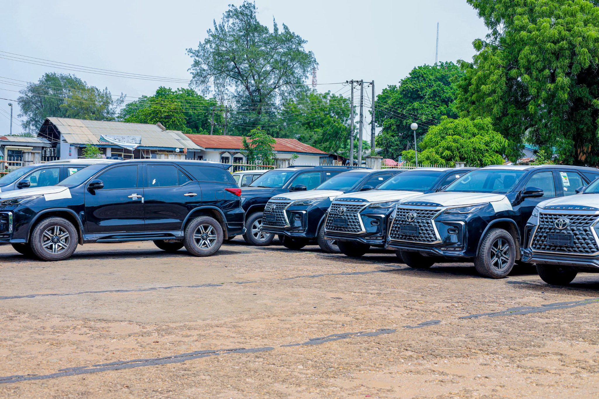 Kwara CJ Excited As Gov AbdulRazaq Presents 12 New Toyota Jeeps To Judges