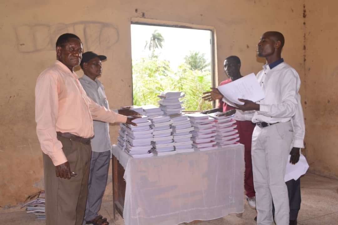 Nuelstree Foundation Donates Books To Ugono Primary School Pupils, Cash To Staff 