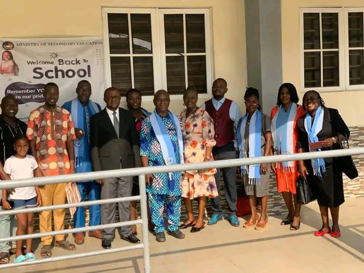 Sapele Branch Of DELSU Alumni Donates Notebooks To Students Of Zik Grammar School