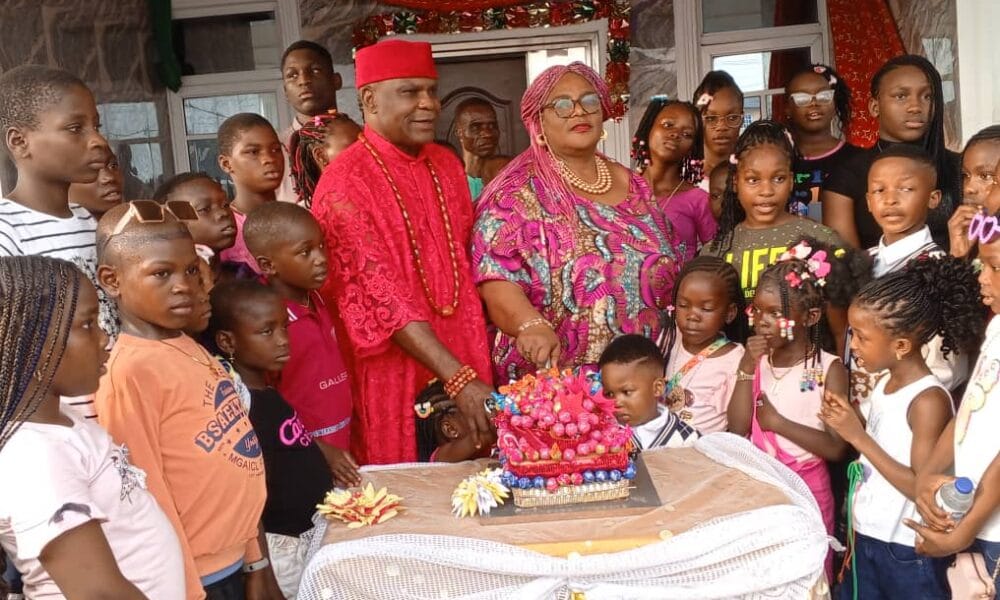 Ovie Of Umiaghwa-Abraka Kingdom, Wife Host Christmas Party For Children