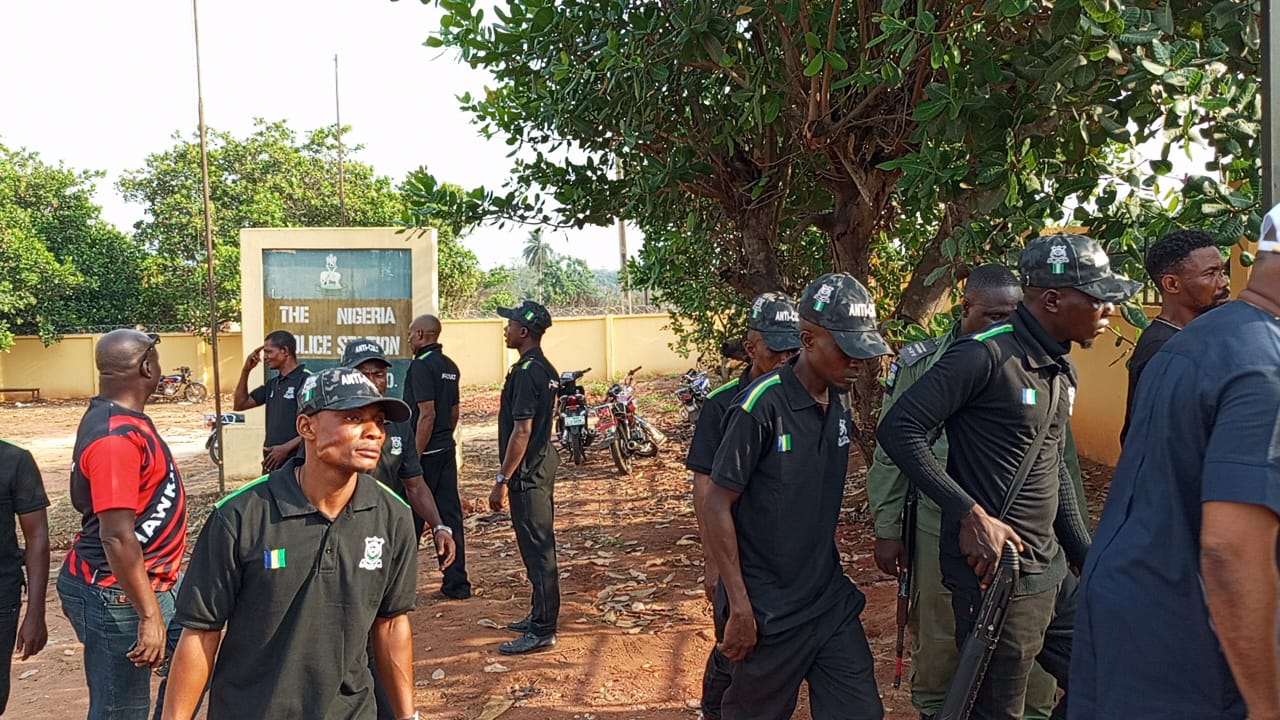 Ned Nwoko Rehabilitates Idumuje-Ugboko Police Station, To Build Residential Quarters For Officers