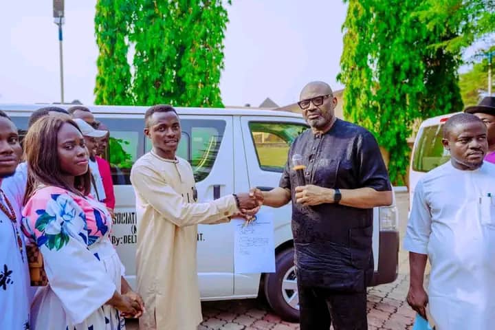 Delta Govt Donates Two Buses To NANS, NADESSTU