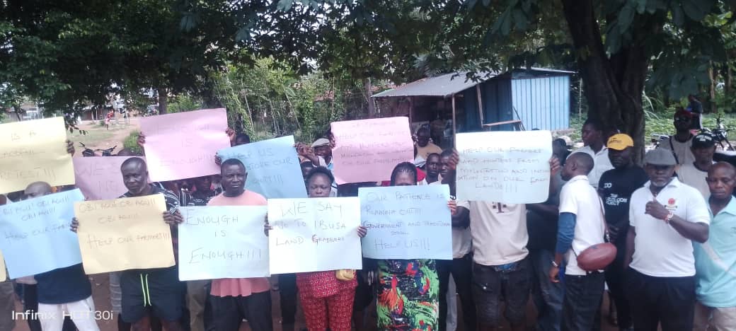 Ogbe-Akwu Youths Protest To Obi Of Ogwashi-uku Over Ibusa Land Invasion