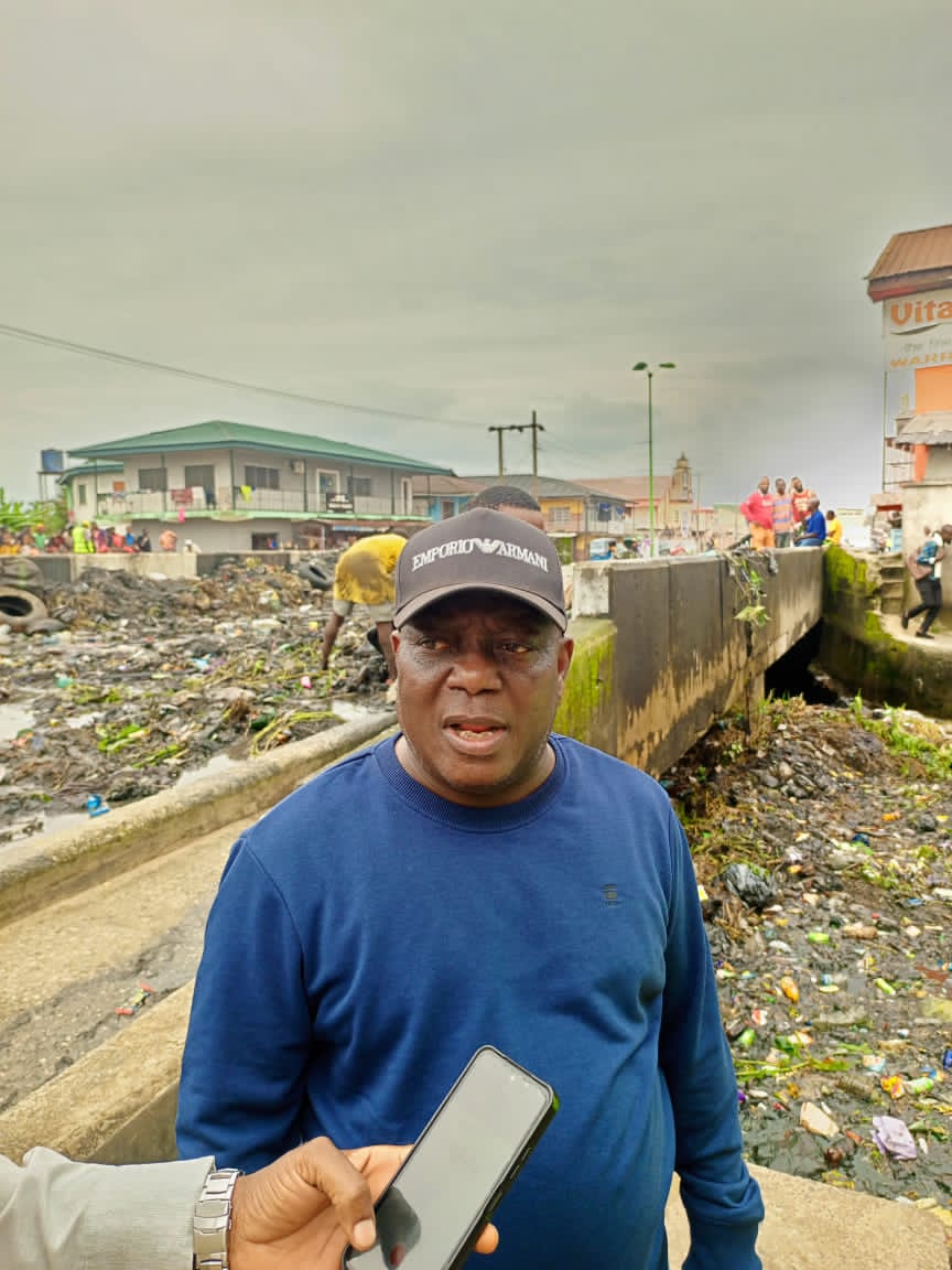 Nani Inspects Ongoing Desilting Of Canal By DESOPADEC In Warri