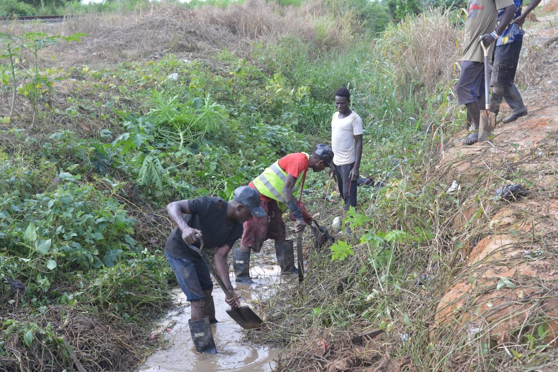 Goru Inspects Ongoing Flood Control Exercise In Orhunworun