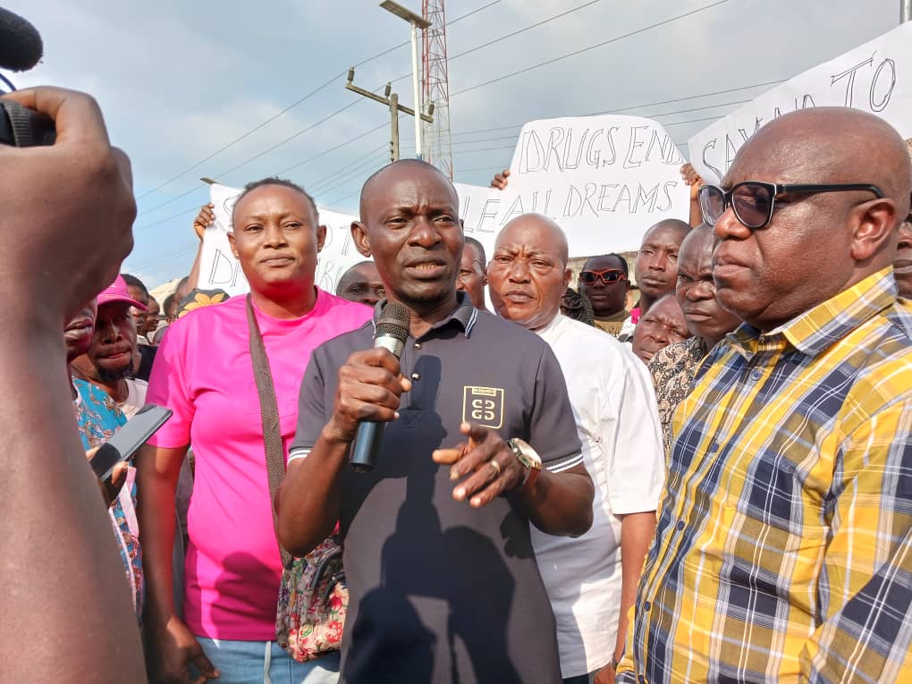 Afiesere Community Protests Sales Of Hard Drugs, Commences Arrests of Dealers, Youths