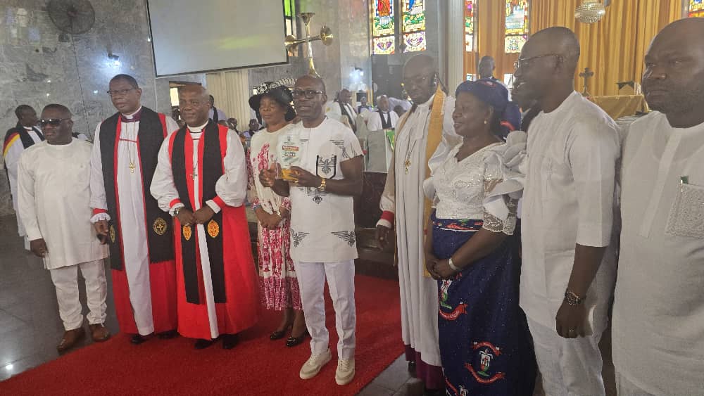 Gov. Soludo Celebrates 20 Years Of Aguata Anglican Diocese, Honored With Award