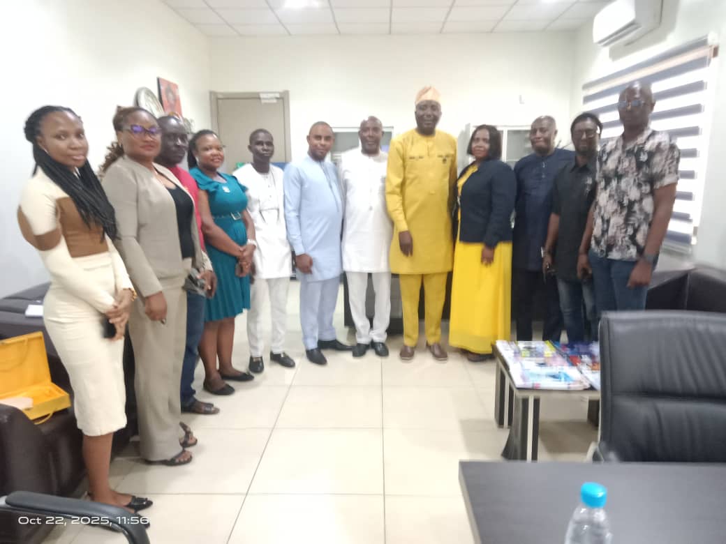 DELSU: Ex-Students Of Biochemistry Department Visit Professor Tonukari