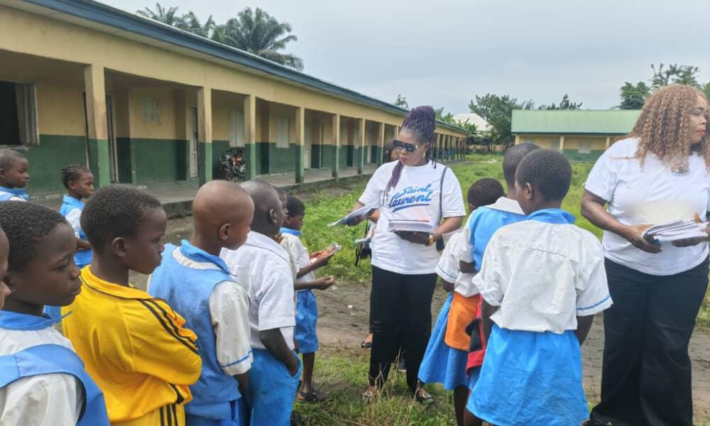 Excellent Ladies Association of Ukwuani LGA Distribute Notebooks To Pupils In Public Primary Schools