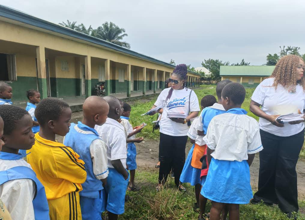 Excellent Ladies Association of Ukwuani LGA Distribute Notebooks To Pupils In Public Primary Schools