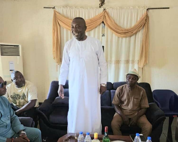 Prof. Tonukari Hosts Ward 11 APC EXCO, Lauds Gov. Oborevwori For Ekpan-Ovu To Erhoike Road Project