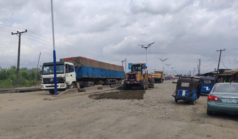 Traffic Gridlock: CCECC Begins Remedial Work On Effurun–Sapele Road