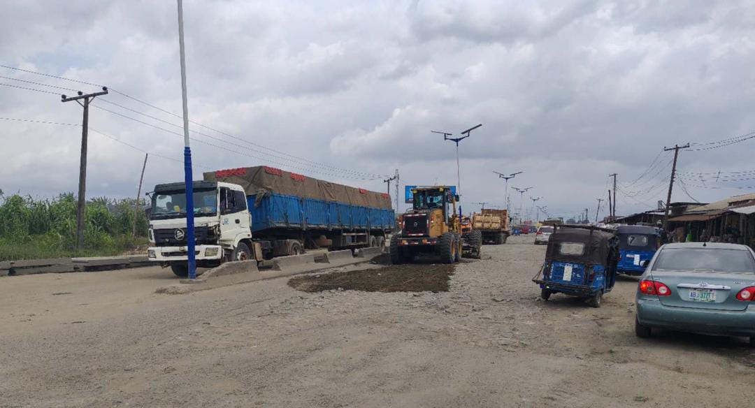 Traffic Gridlock: CCECC Begins Remedial Work On Effurun–Sapele Road