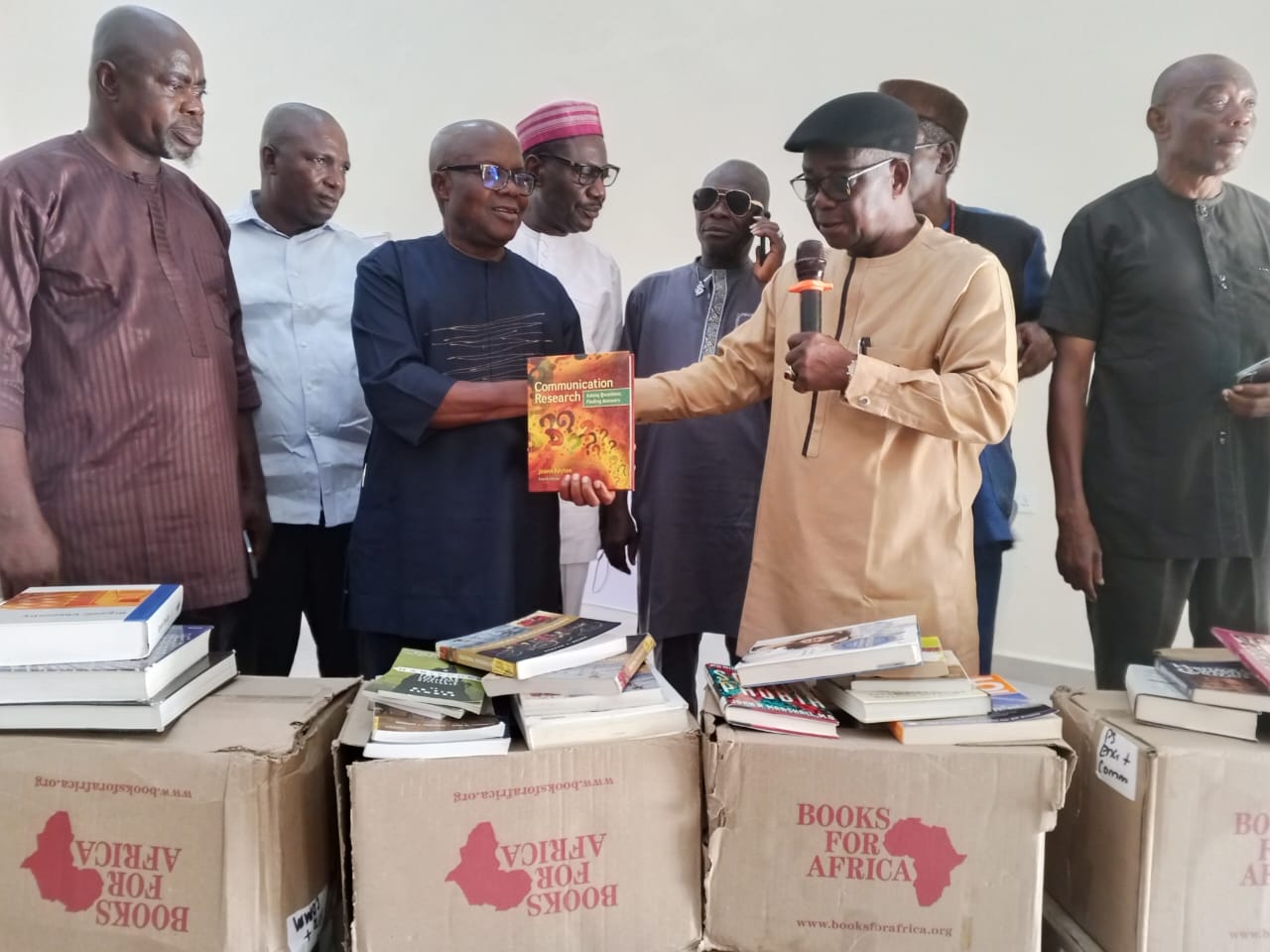 Class 77 College Of Commerce, Agbarha - Otor Monarch, Donate Books To Southern Delta University