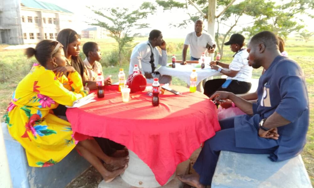 Oasis Chapel Holds End-Of-Year Sit-Out