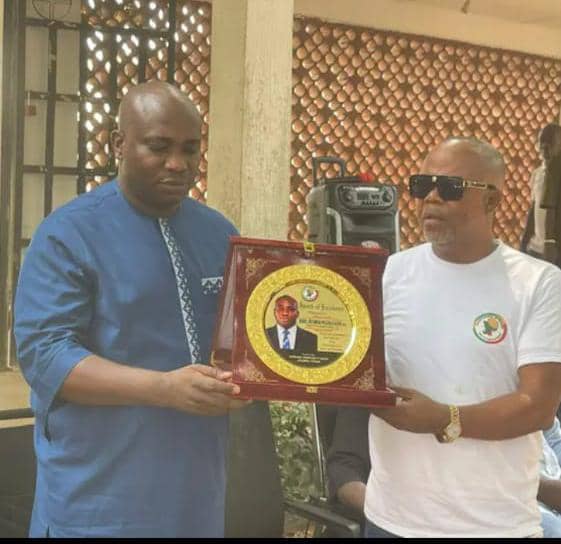 Ajede Bags Award Of Excellence