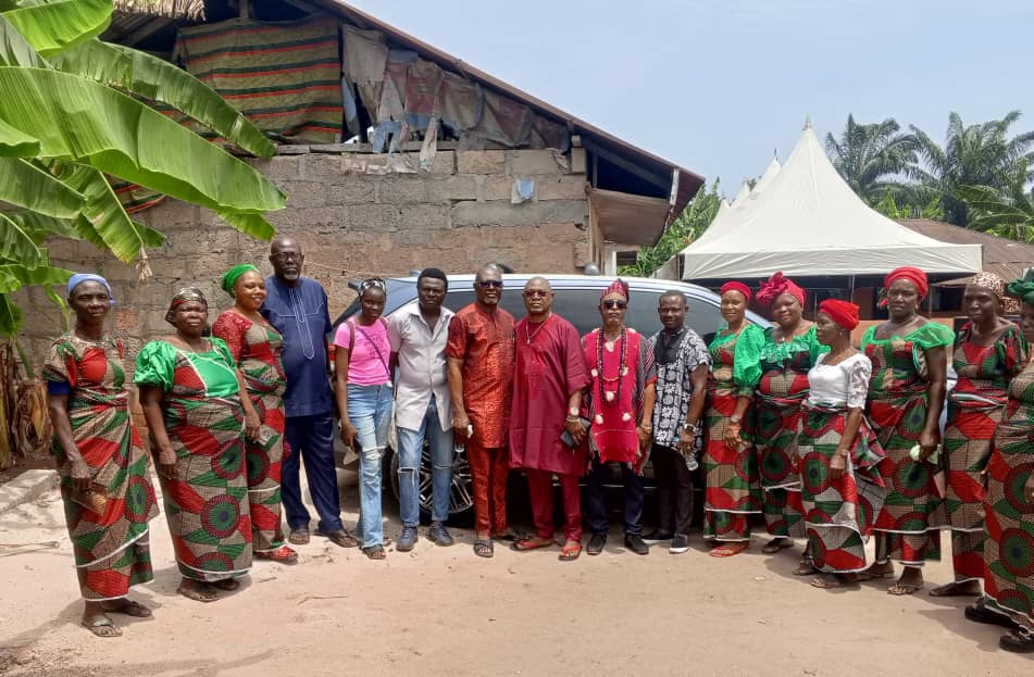 HRM Ararile Commissions Solar-Powered Borehole Donated By Umusu Family To Agbarha Abraka Community