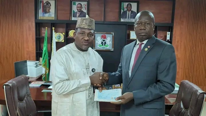 EFCC Hands Over Recovered N837Million To Katsina State Governor