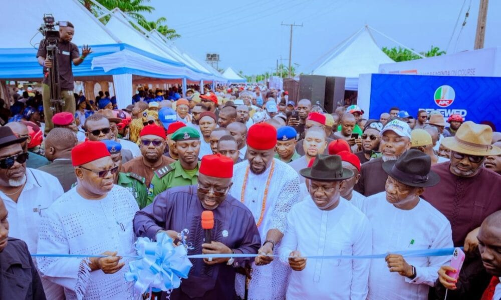 Oborevwori Inaugurates 18Km Of Roads In Ndokwa West