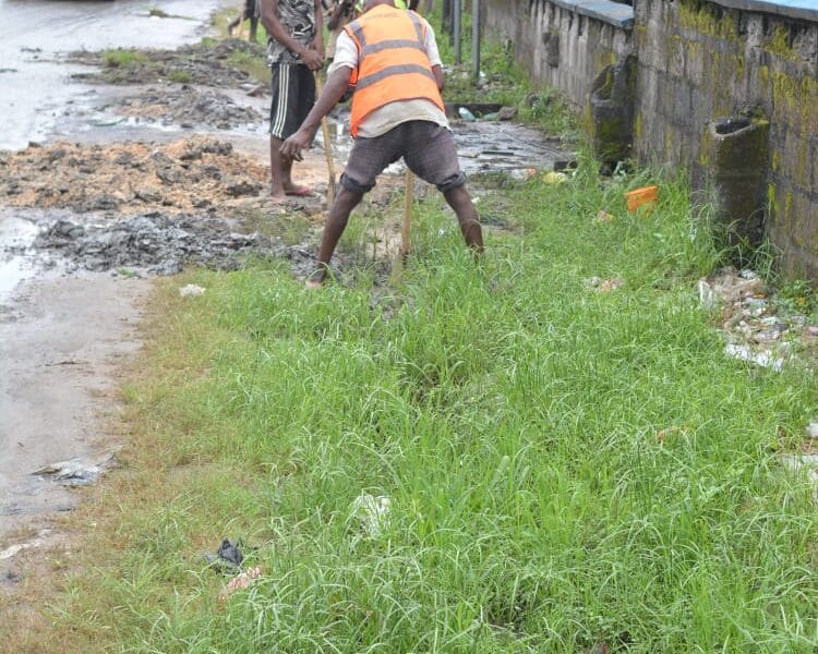 DESOPADEC Begins De-silting Exercise in Effurun GRA