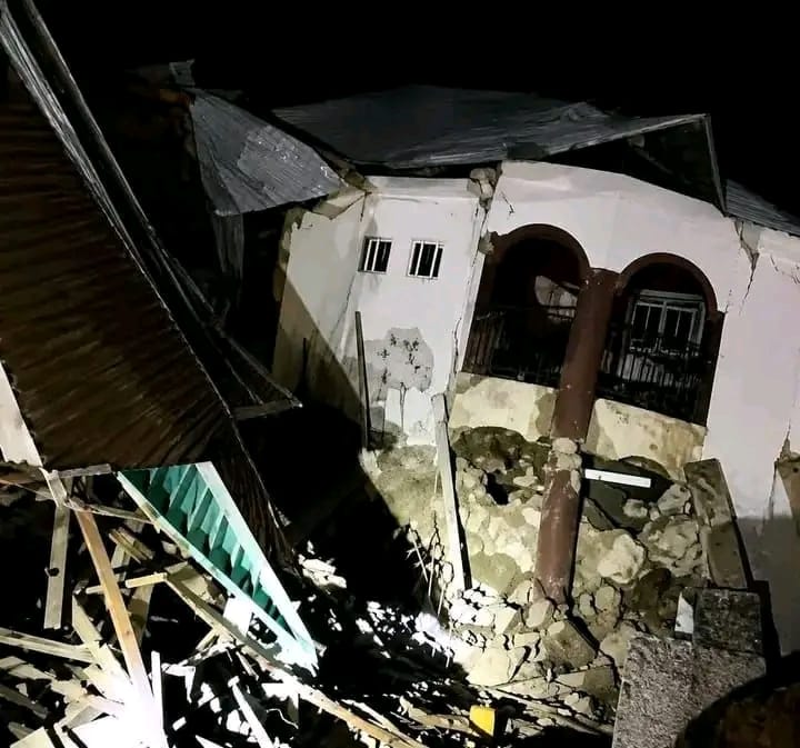 Panic As Students' Hostel Near Federal Polytechnic Oko Collapses