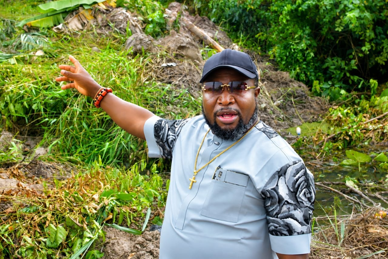 Egbo Inspects Ongoing Olomoro Canal Desilting, Stresses Environmental Responsibility