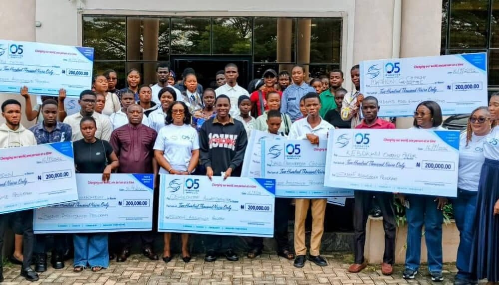 Edith Okowa Adopts 50 UNIDEL Students, Pledges Annual N200,000 Support